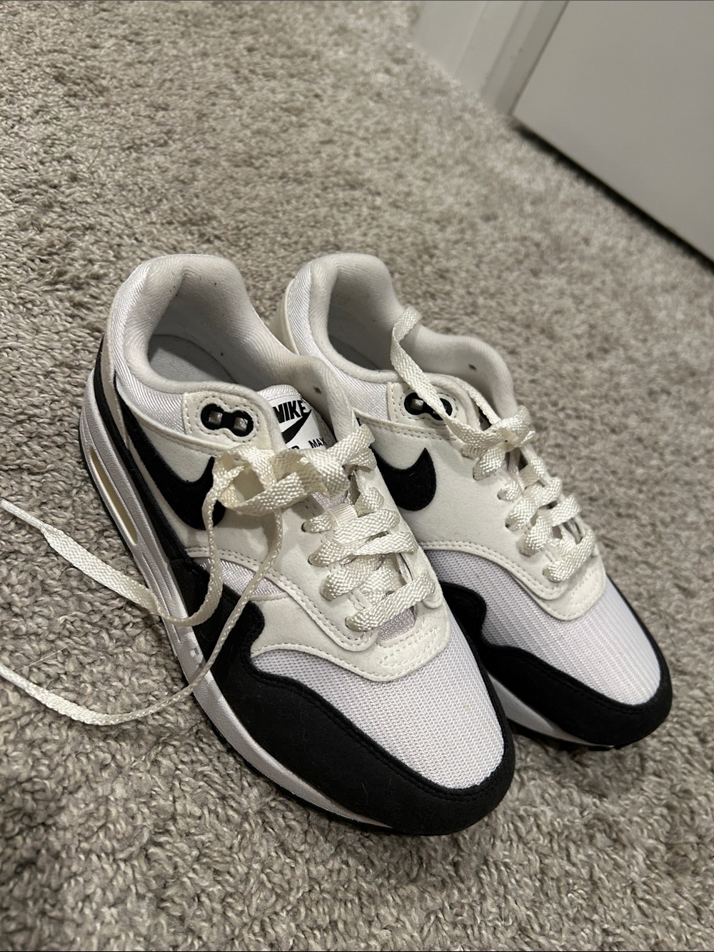 Nike White and Black Retro Runner Sneakers